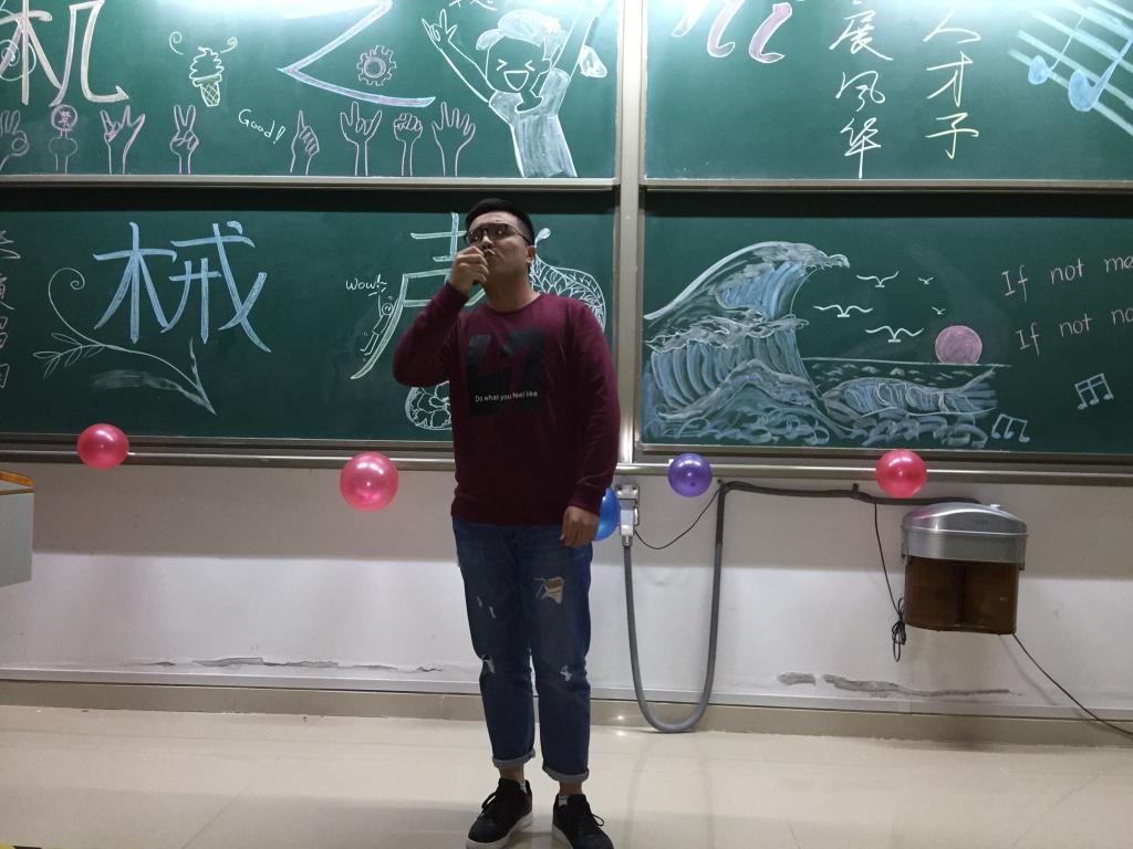 参赛歌手刘洋宏精彩演唱